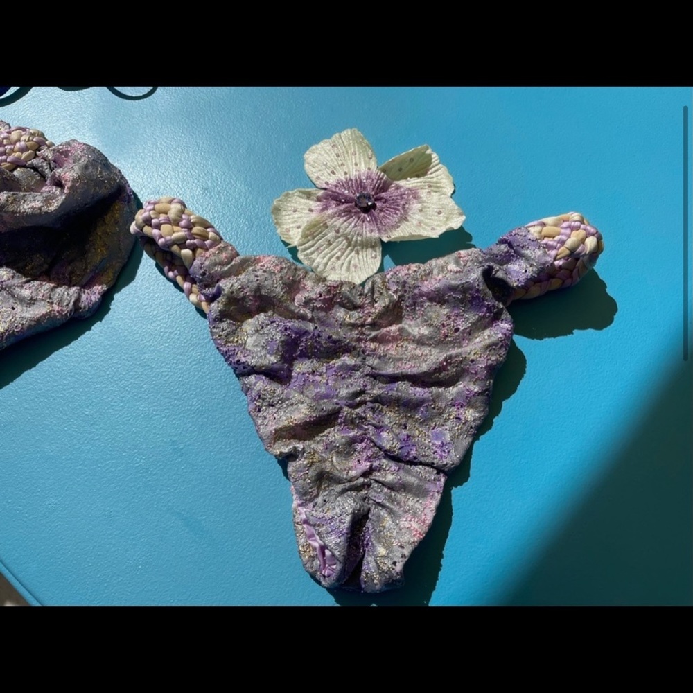 Beach Bunny scrunch butt bikini bottoms w/ flower